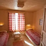 Charming Family With Stunning Mountain Views *