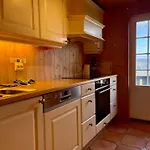 Charming Family With Stunning Mountain Views