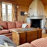 Charming Family With Stunning Mountain Views بيت للعطل