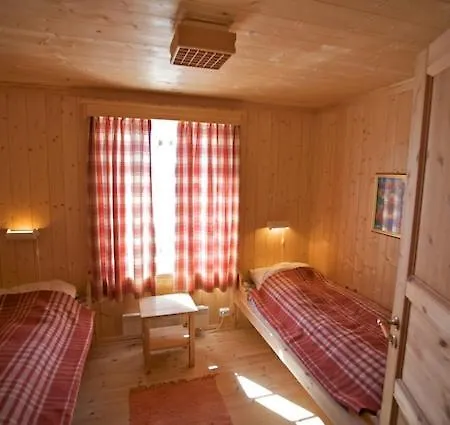 Charming Family With Stunning Mountain Views *