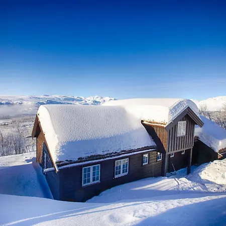 Charming Family With Stunning Mountain Views