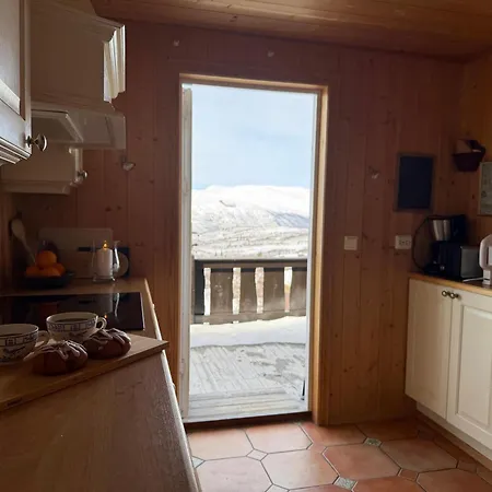Charming Family With Stunning Mountain Views *