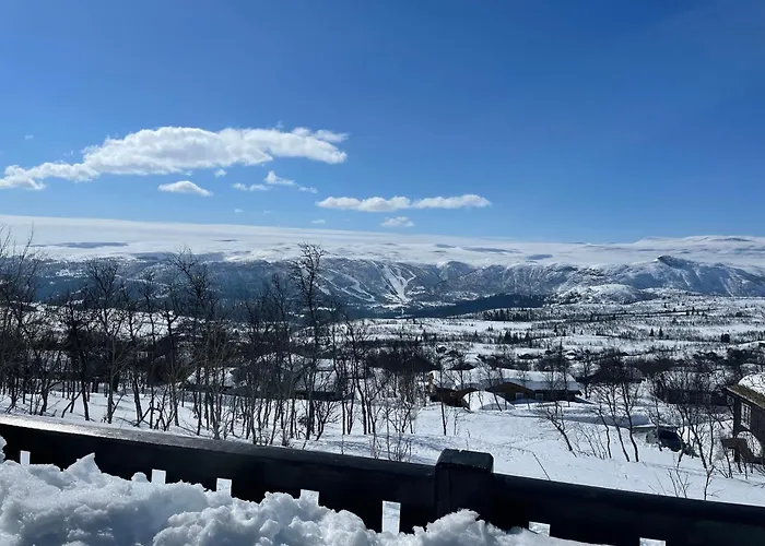 Charming Family With Stunning Mountain Views *